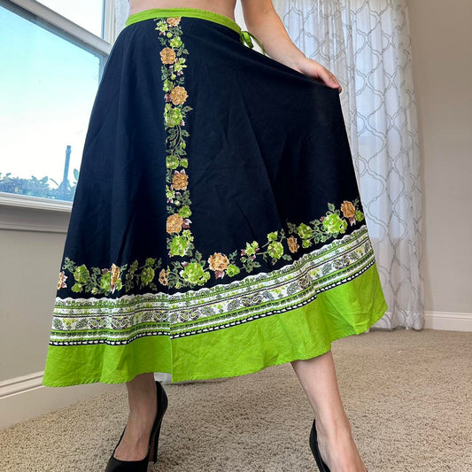 Women's Black and Green Skirt