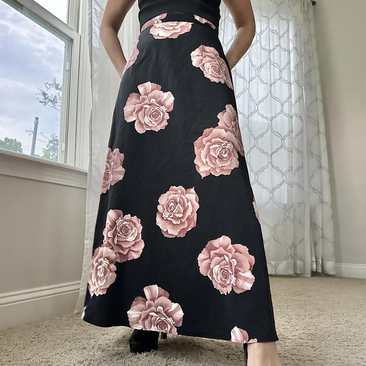 Women's Black and Pink Skirt