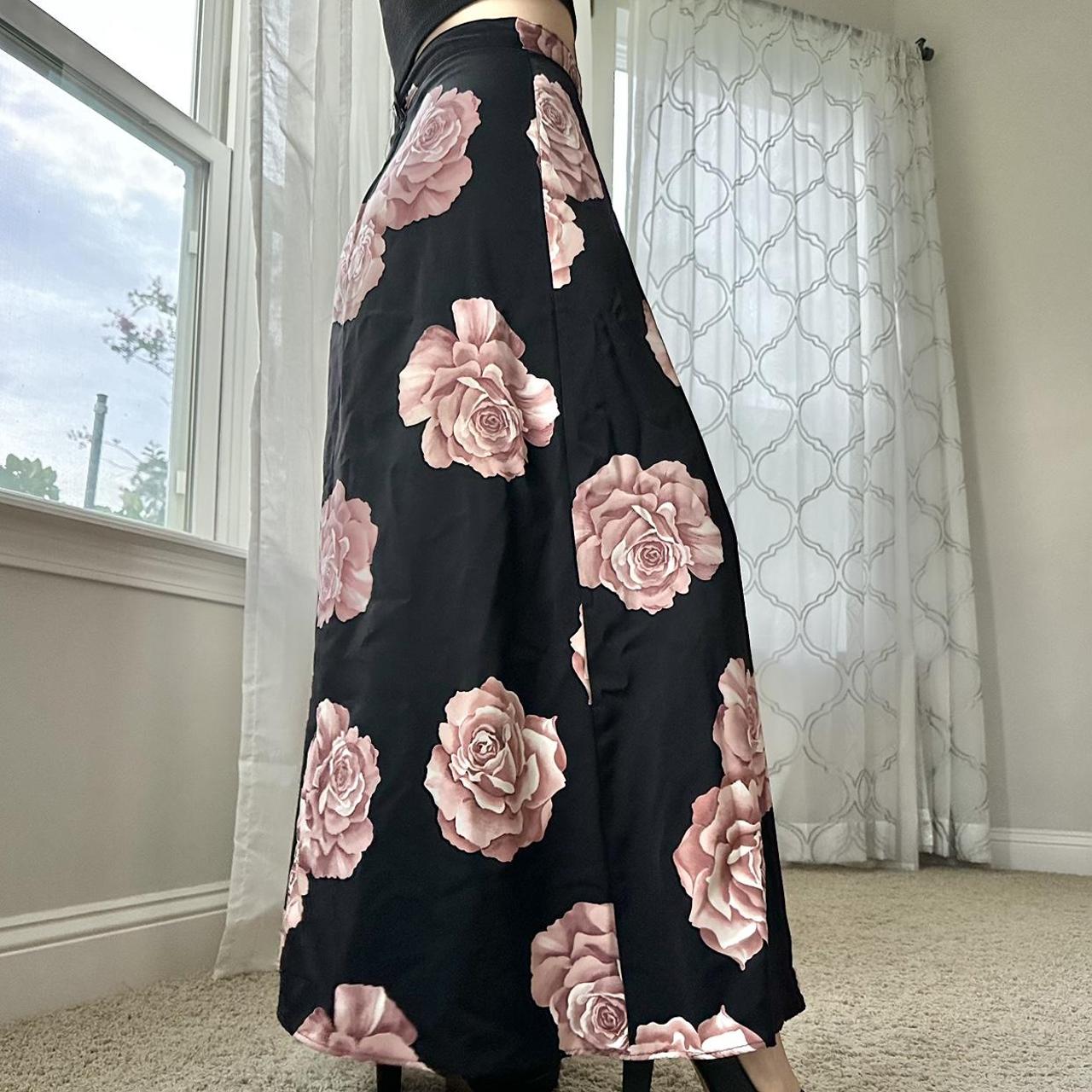 Women's Black and Pink Skirt